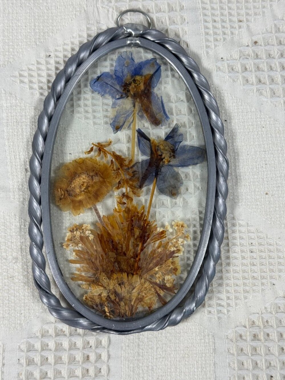 Pressed Wildflower Oval Hanging Frame with Silver Tone Pewter Metal Twisted Edge